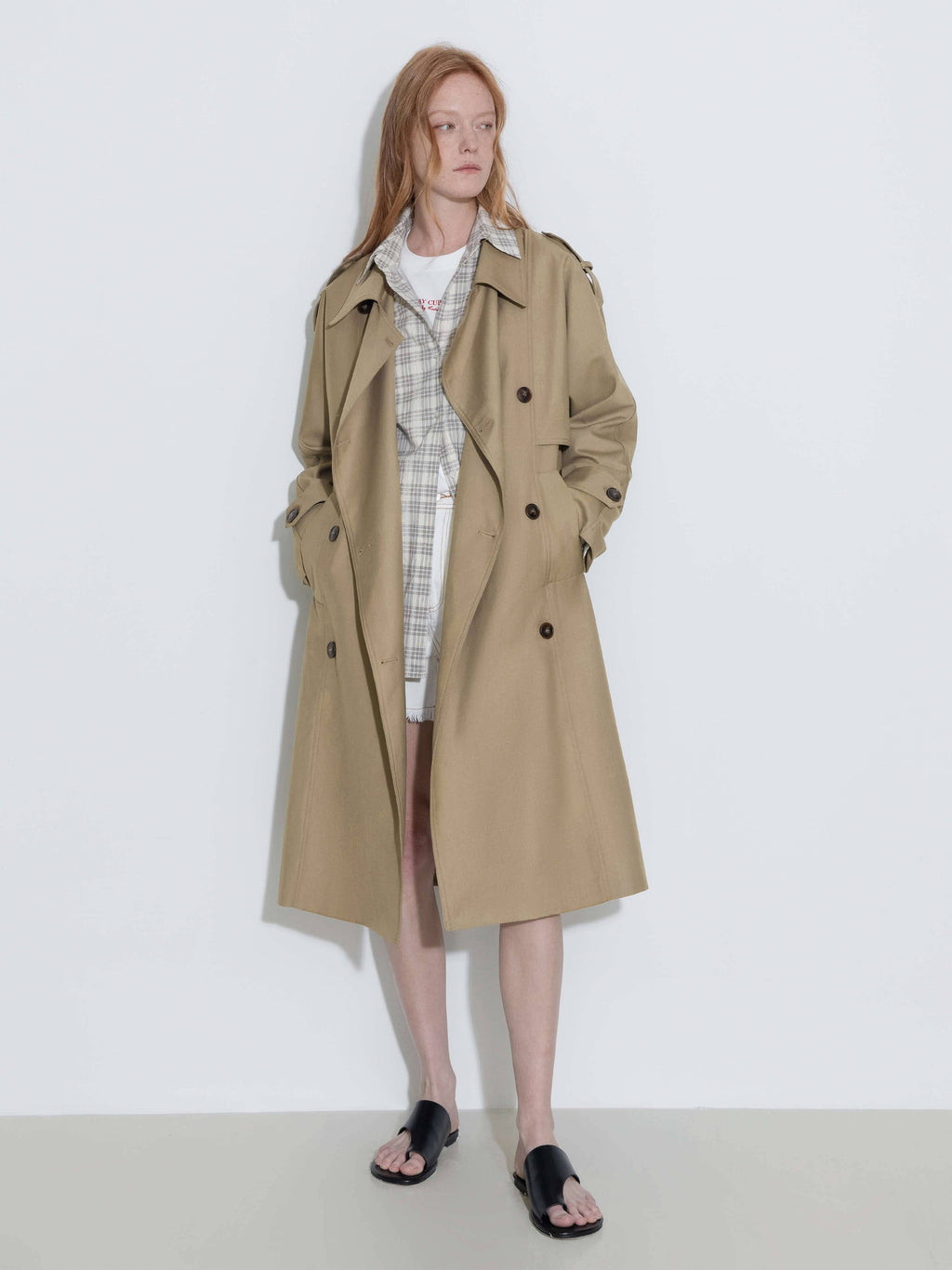 Trench coat doppiopetto con cintura: Khaki / ONU