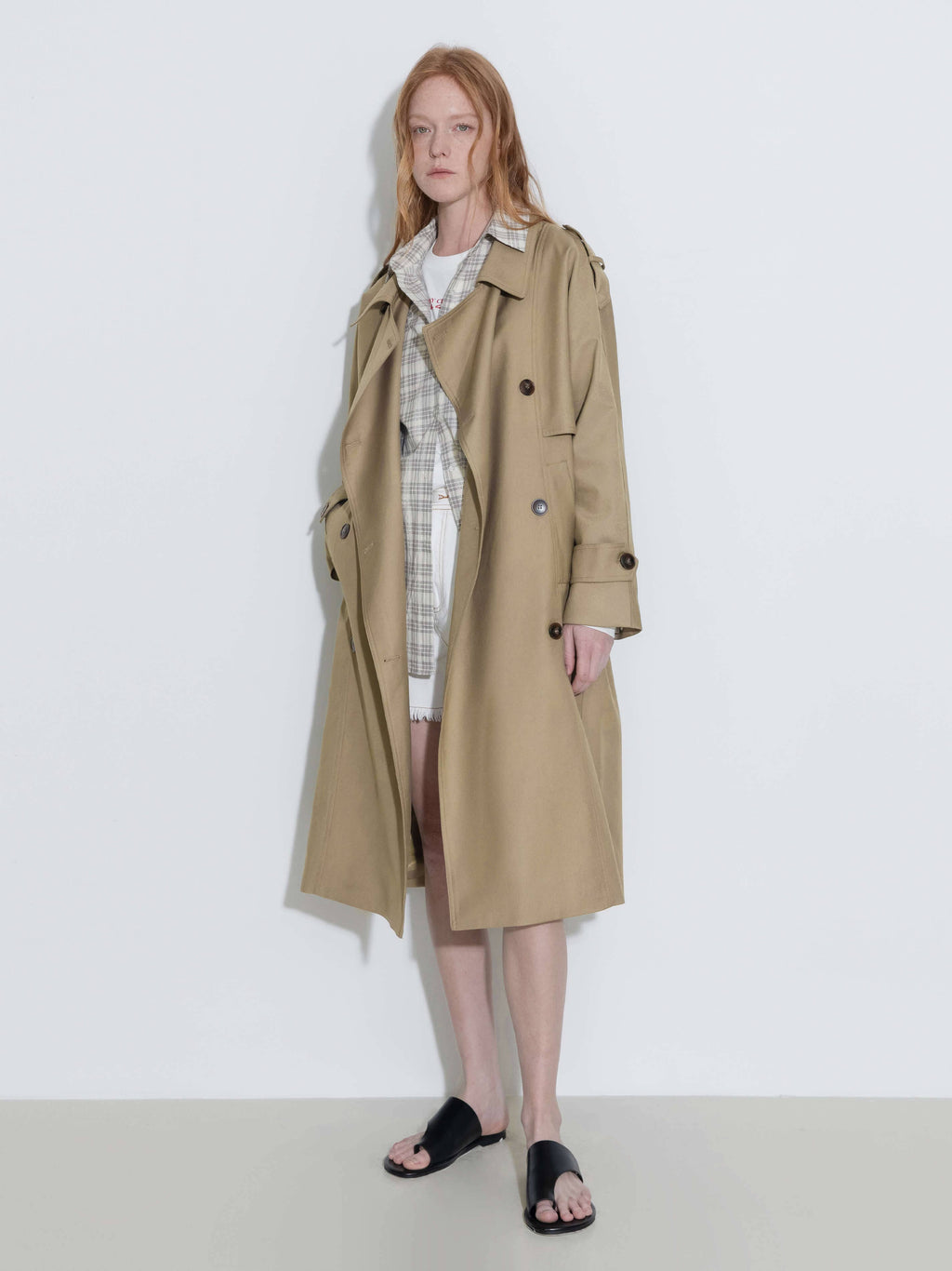 Trench coat doppiopetto con cintura: Khaki / ONU