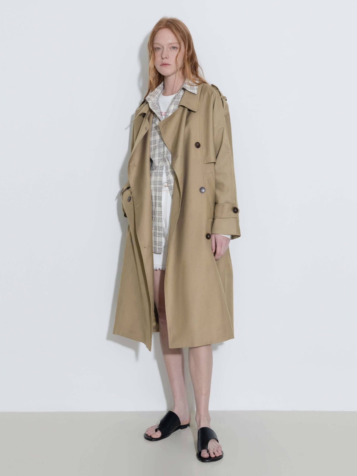 Trench coat doppiopetto con cintura: Khaki / ONU